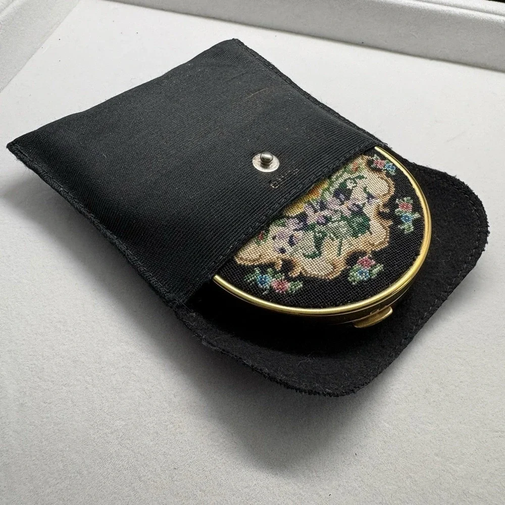 Vintage Flower Embroidered Make-up‎ Compact Powder Case